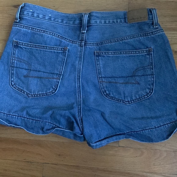 American Eagle (Mom Short) Jean Shorts - Picture 2 of 2